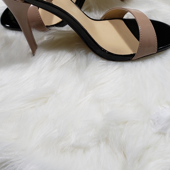 Heels - Picture 5 of 7